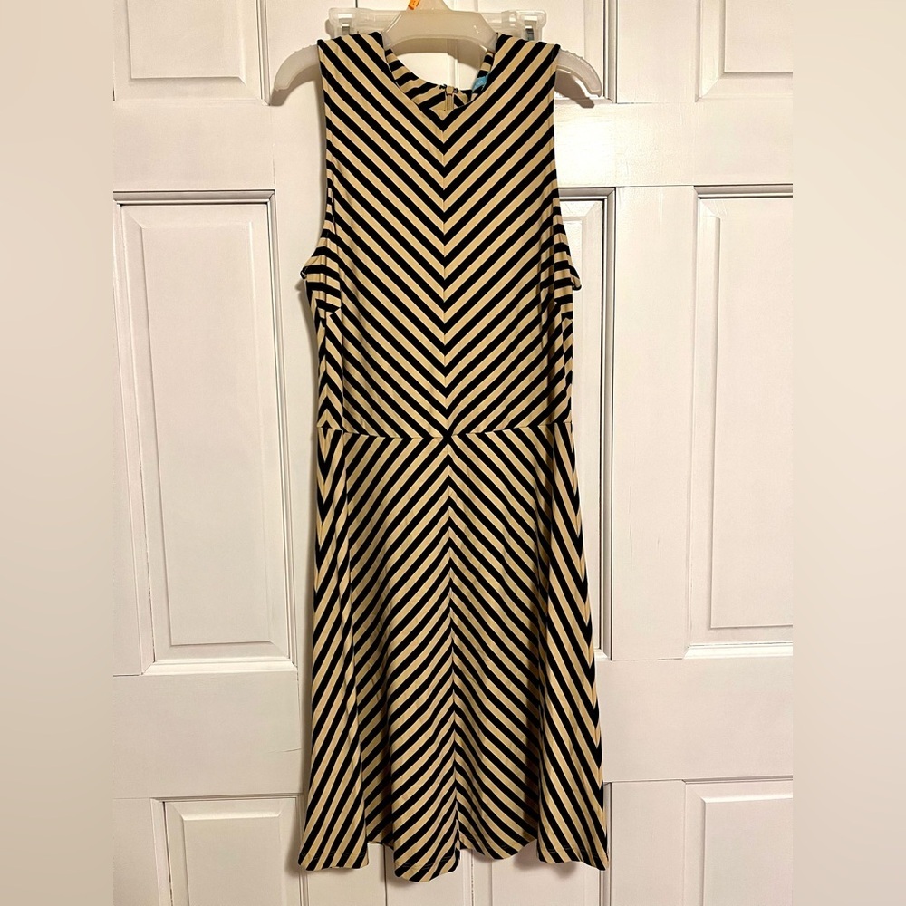 J.McLaughlin Chevron Black Tan Sleeveless Fit & Flare Catalina Dress Size Medium